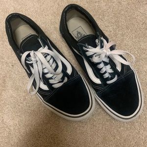VANS OLD SKOOL BLACK & WHITE SHOES